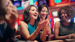 Layar mobile aplikasi bongkar 4d menampilkan pertandingan Liga 1 dan game live dealer